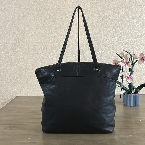 Coach F18336 Laura Signature In Black Leather Tote Purse - Picture 3 of 11